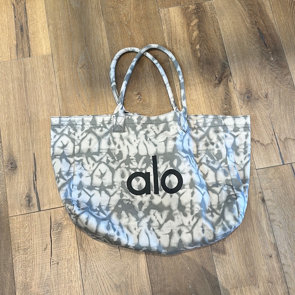 Nwt! Alo Yoga Grey Tie Dye Shopper Tote Bag, One Size